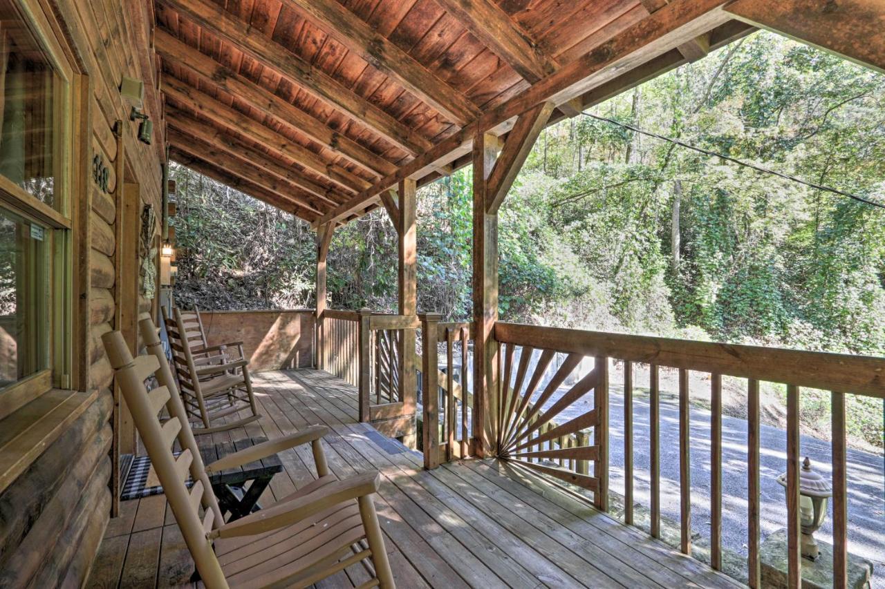 Cabin With Hot Tub And Deck, 3 Mi To Pigeon Forge Sevierville Exterior foto