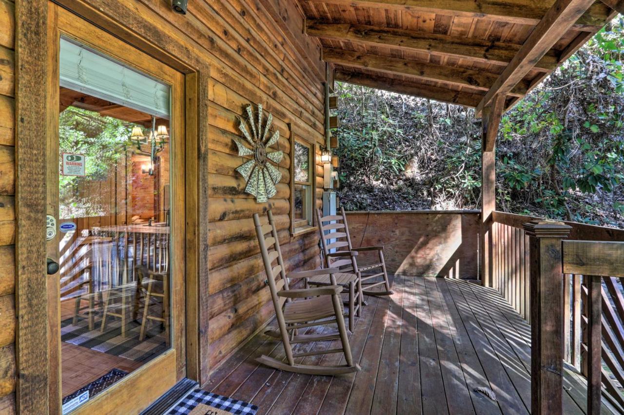 Cabin With Hot Tub And Deck, 3 Mi To Pigeon Forge Sevierville Exterior foto